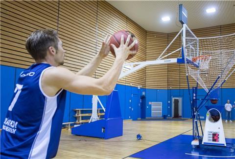 Aus der Trainingsstätte der Eisbären Bremerhaven wird jetzt auch die Spielstätte. Die ProA-Heimspiele werden künftig in Weddewarden ausgetragen.
