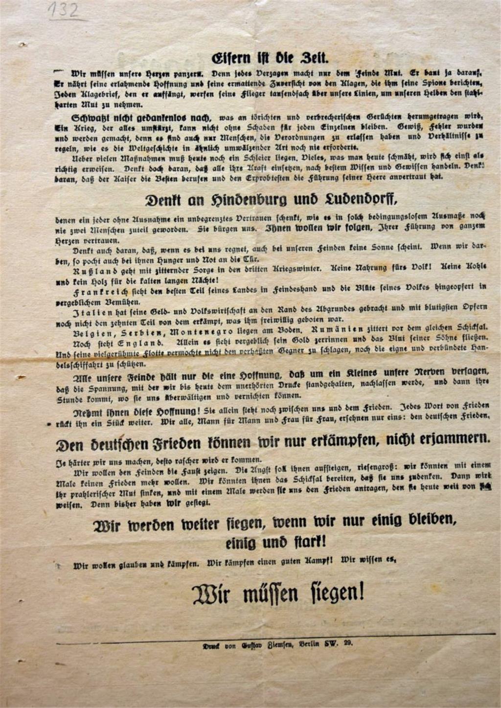 Aus diesem Plakat vom Herbst 1916 spricht bereits die Verzweiflung. Aus „Wir wer...