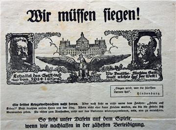 Aus diesem Plakat vom Herbst 1916 spricht bereits die Verzweiflung. Aus „Wir werden siegen“ ist „Wir müssen siegen“ geworden.