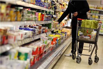 Aus einem Laden in  Geestemünde wollte ein Unbekannter 20 Flaschen hochprozentigen Alkohol klauen - in einem Rollkoffer.