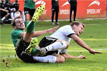 Grätsche beim Fußball