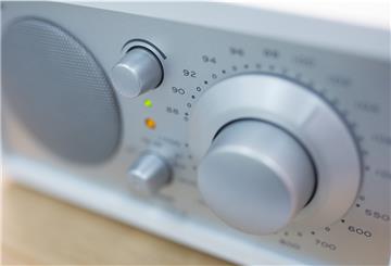 Berlin: Ein Radio mit UKW- und MW-Empfang.
