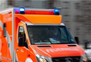 Aus ungeklärter Ursache ist gestern eine Wohnung in Wilhelmshaven in Brand geraten. Die Feuerwehr konnte den schwer verletzten Bewohner befreien.