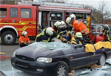 Ausbildung ist wichtig, damit im Ernstfall alle Handgriffe sitzen. Die Verlagerung von Lehrgängen in die Region wird die ehrenamtlich tätigen Feuerwehrleute erheblich belasten.