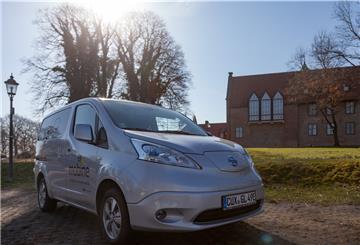 Ausflug nach Bad Bederkesa mit der „Mobine“. Bei dem E-Auto handelt es sich um einen siebensitzigen Van. Seit August 2019 können Mitglieder des Verkehrsvereins Neuenwalde das Carsharing-Modell nutzen.