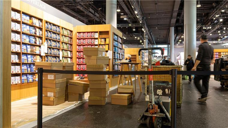 Ausgerechnet zum Start der Frankfurter Buchmesse sind haben die Verlage Probleme, erfolgreiche Bücher nachzudrucken. 