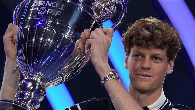 Becker-Besuch in Turin: Ex-Wimbledonsieger ehrt Sinner Ausnahmekönner: Jannik Sinner ist derzeit der beste ATP-Spieler.