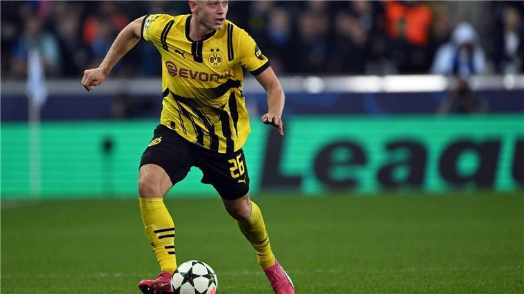 Außenverteidiger Julian Ryerson bleibt dem BVB bis 2028 treu.
