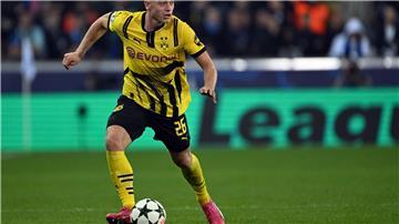 Außenverteidiger Julian Ryerson bleibt dem BVB bis 2028 treu.