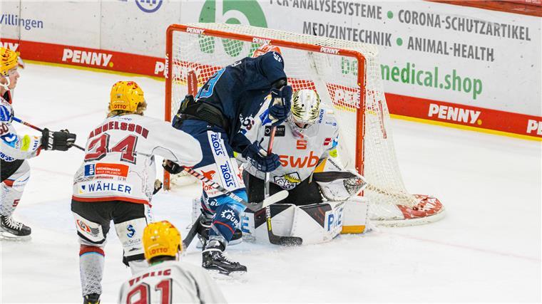 Pinguins siegen auch in Schwenningen Pinguins