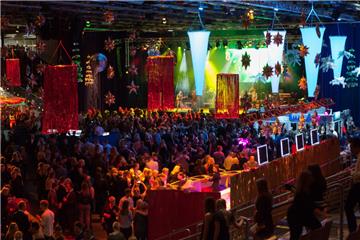Ausverkauftes Haus beim Weihnachtszauber 2017 in der Bremerhavener Stadthalle. F...