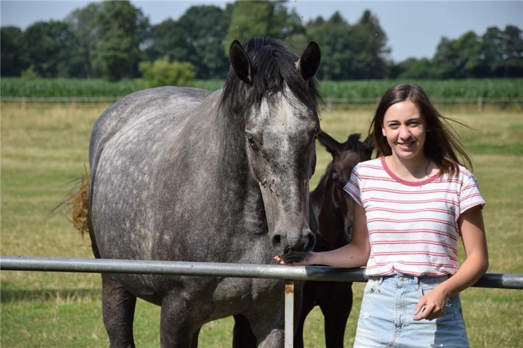 Rhade: Diese 22-Jährige ist landesweit die Beste ihres Fachs Auszubildende Theresa Sauerland legte die landesweit beste Prüfung als Vermessungstechnikerin ab. Neben ihrem Faible für Mathematik und Physik musiziert sie gerne und hat eine Leidenschaft für Pferde.