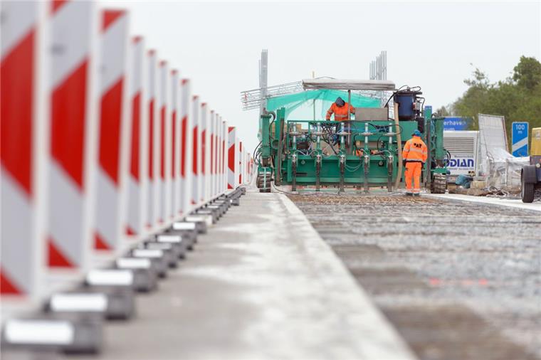 Autobahn-Baustelle auf der "Moorbrücke". 