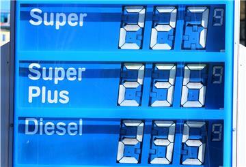 Autofahrer hierzulande sind bisher nicht spritsparend mit gedrosseltem Tempo unterwegs.