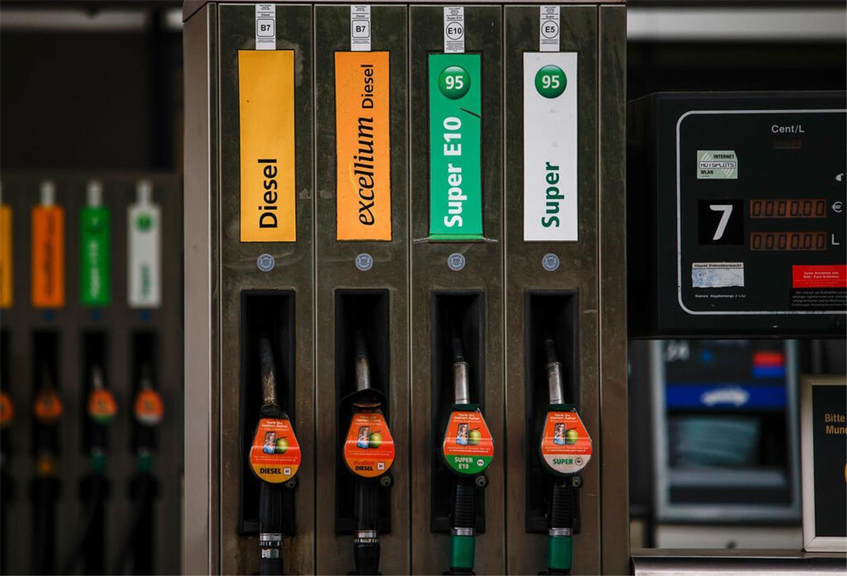 Duisburger Tankstellen im Preisvergleich Mit unserer Live-Übersicht finden Autofahrer in Duisburg immer die günstigste Tankstelle für Super E5, E10 oder Diesel in ihrer Nähe.