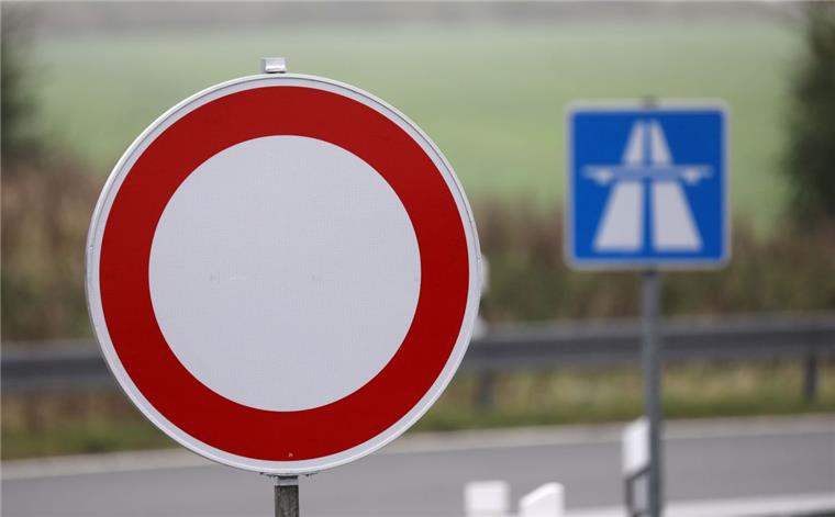 A1 in Richtung Bremen: Autobahn wird streckenweise gesperrt Autofahrer sollten am Sonntag, 9.Dezember, mehr Zeit einplanen, wenn sie auf der A1 in Fahrtrichtung Bremen unterwegs sind. Ein Streckenabschnitt wird gesperrt.