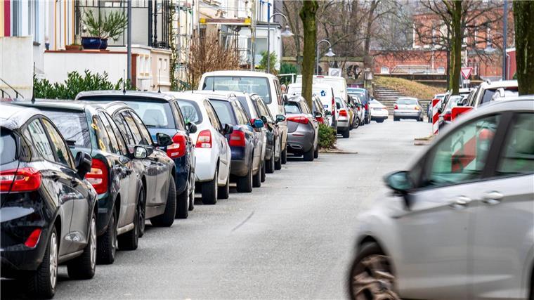 Bundesverwaltungsgericht zu Autos auf Gehwegen Autos in der Bremer Innenstadt wurden aufgesetzt auf dem Gehweg abgestellt.