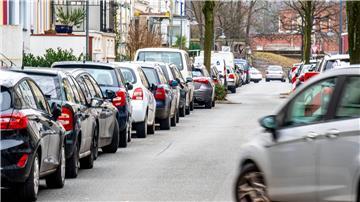 Bundesverwaltungsgericht zu Autos auf Gehwegen Autos in der Bremer Innenstadt wurden aufgesetzt auf dem Gehweg abgestellt.