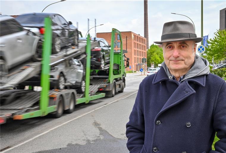 Anlieger wehrt sich gegen Straßenlärm Autotransporter sind die schlimmsten Krachmacher, vor allem, wenn sie nicht beladen sind. Wenn die über die wellige Barkhausenstraße rumpeln, ist an Schlaf nicht zu denken, sagt Ralf Ekrowski.