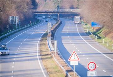 Autounfall auf der A27 Höhe Anschlussstelle Altenwalde Richtung Cuxhaven. (Symbolbild)