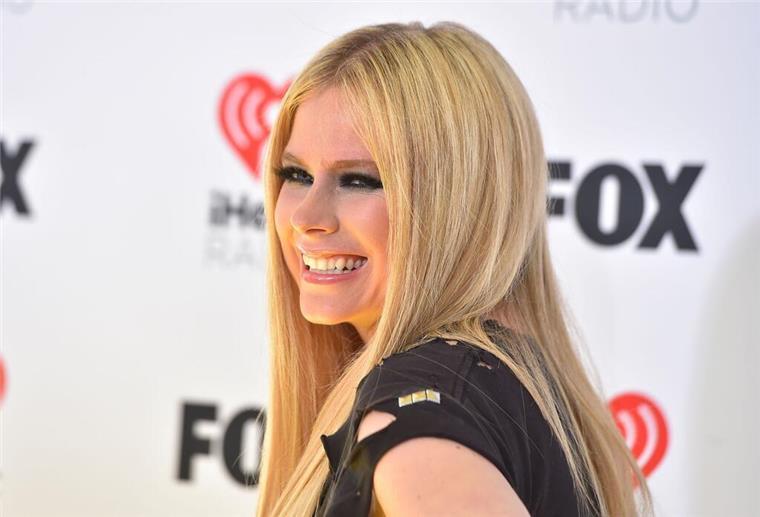 Avril Lavigne: Ich würde mich daten Avril Lavigne kocht gerne und hat Freude daran, das Haus zu dekorieren.