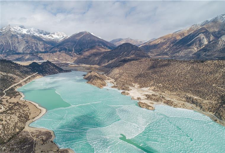 AWI-Forscher haben die klimatischen Einflüsse auf die Artenvielfalt im tibetischen Hochland untersucht. Foto: Sun Fei/Kangri Tibetan Culture Research/obs