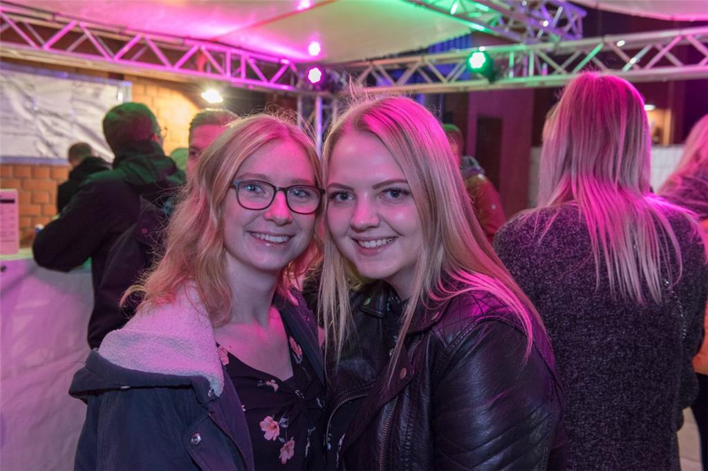 Ayleen Oelrich aus Wehden und Sina Arendt aus Spaden. 