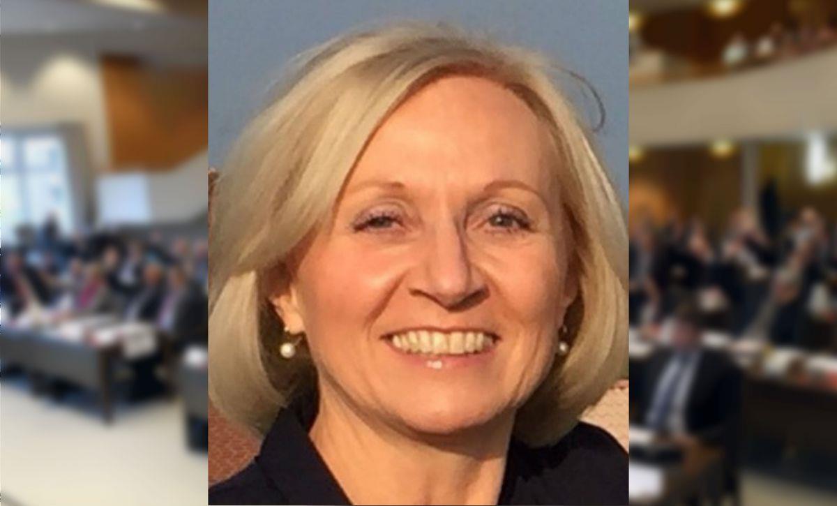 Diese Frau kümmert sich ab jetzt um euren Müll Babette Bammann ist die Neue im Cuxhavener Kreistag. Sie ist als Dezernentin unter anderem für Bauaufsicht, Regionalplanung, Straßenbau, Abfallentsorgung und Klimaschutz zuständig - ein volles Programm.