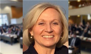 Babette Bammann ist die Neue im Cuxhavener Kreistag. Sie ist als Dezernentin unter anderem für Bauaufsicht, Regionalplanung, Straßenbau, Abfallentsorgung und Klimaschutz zuständig - ein volles Programm.