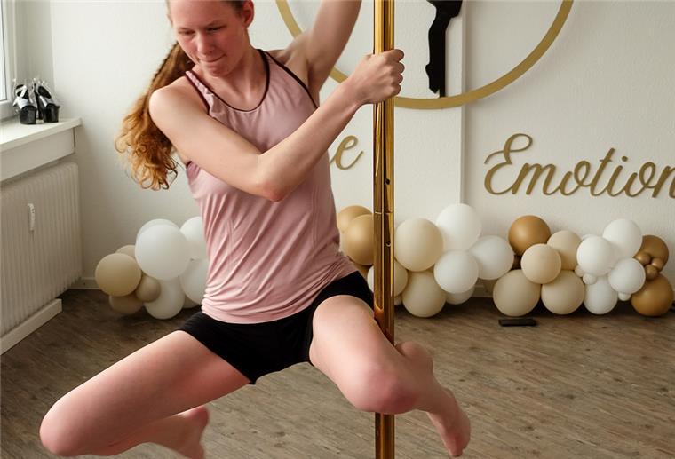 Back Hook Übung Pole Dance