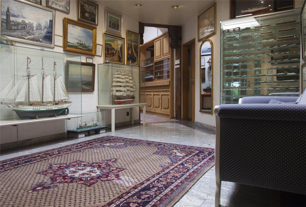 Badhotel Sternhagen: Blick in die maritime Bildergalerie.