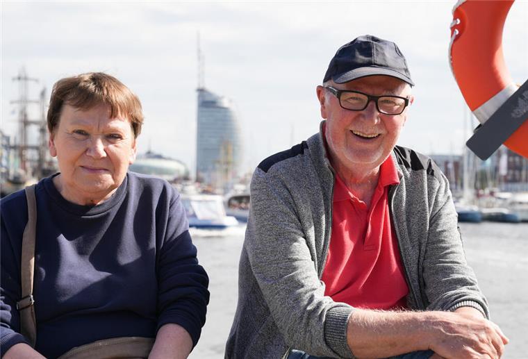 Maritime Tage: Lauter wundervolle Menschen... (Bildergalerie) Bärbel und Martin Seba kommen aus der Nachbarschaft an den alten Hafen. Die beiden Bremerhavener leben in Mitte.