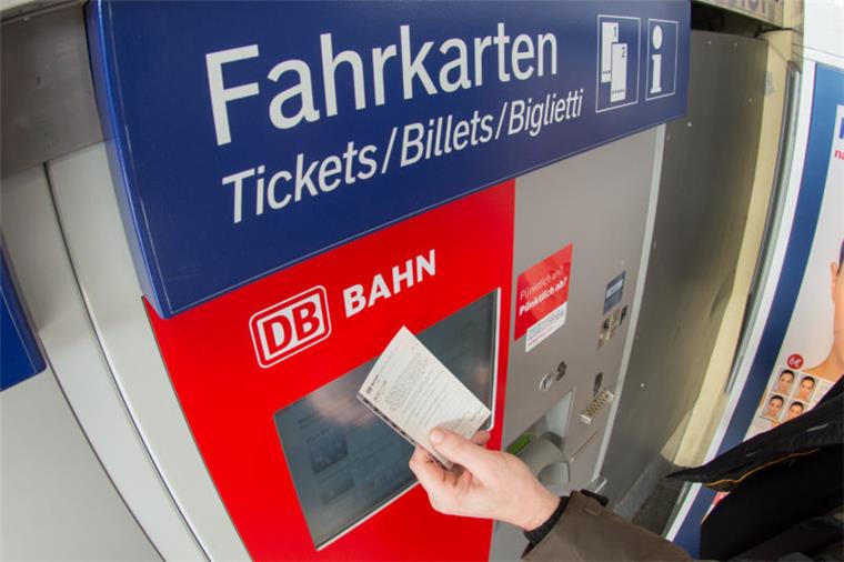 Warum mich das Bahnfahren immer wieder nervt #isso Bahnfahren kann ziemlich nerven. Vor allem, wenn es nicht möglich ist, sich ein Ticket zu ziehen.