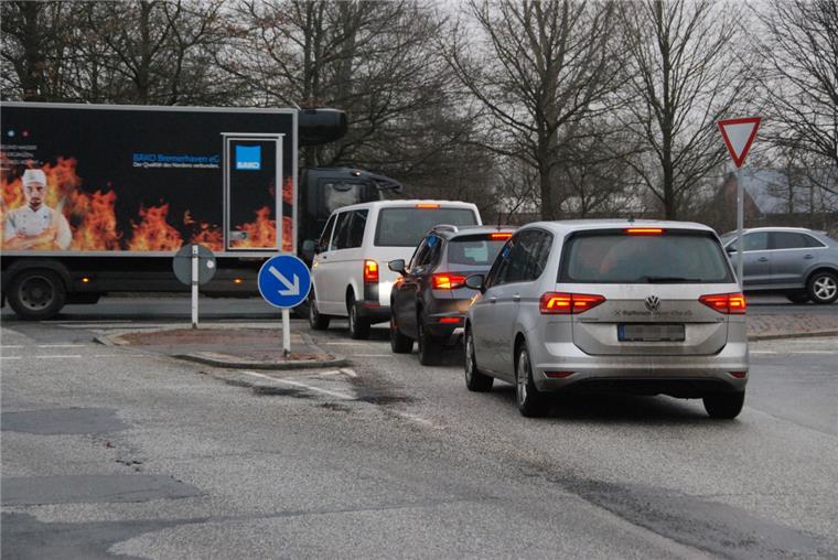 Südlich von Bremerhaven: Kreuzung zur B6 bald für Wochen voll gesperrt Bald droht hier eine Vollsperrung: die Kreuzung L 1217B 6.