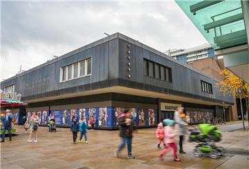 Bald geht es dem verwaisten Karstadt-Gebäude in der Bürger an den Kragen.