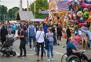  Bummelspaß auf dem Bremerhavener Frühjahrsmarkt