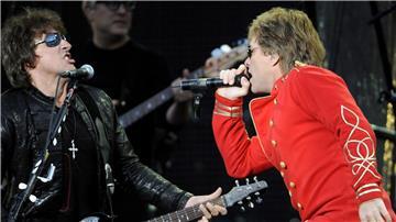 Bald wieder zusammen auf Tour? Jon Bon Jovi (r) und Richie Sambora.