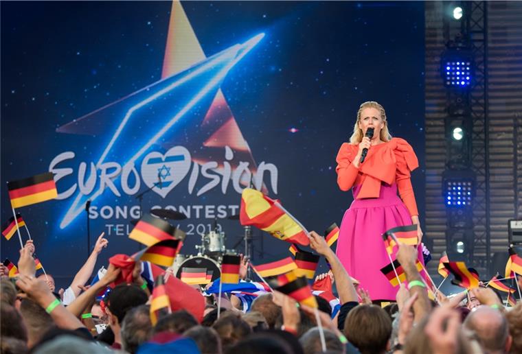 Barbara Schöneberger moderiert die Sendung „Unser Lied für Rotterdam“ auf dem Sender One.