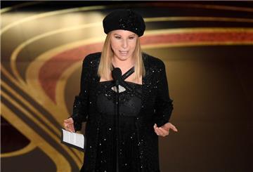Barbra Streisand weiß sich zu helfen.