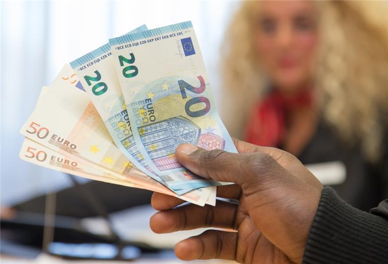 Bargeld am Schalter wird es auf mittlere Sicht bei den meisten Finanzinstituten nicht mehr geben.