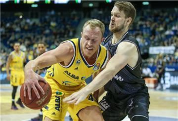 Basketball-Profi Fabian Bleck (rechts), hier mit Albas Luke Sikma, kann gut mit seinem Diabetes leben.