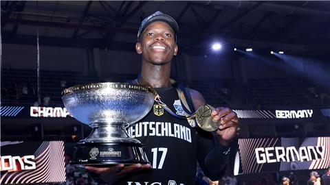 Basketball-Star Dennis Schröder holte sich den nächsten Titel.
