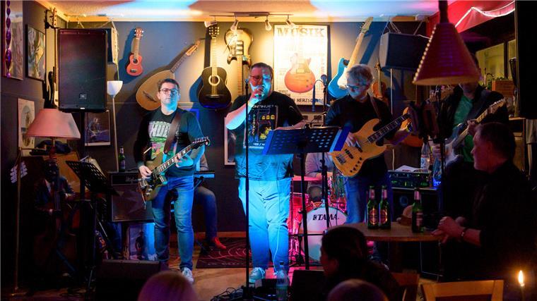 So schön war die „Lange Bandnacht“ in der Alten Bürger Basko im Café de Fiets.