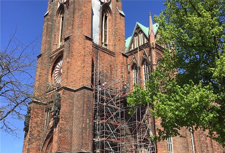 Bremerhaven: Die Turmspitze der Großen Kirche wird saniert Baugerüst an der Bürgermeister-Smidt-Gedächtnis-Kirche, im Volksmund "Große Kirche" der Bremischen unierten Gemeinde: Mai 2020.
