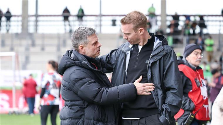 „Mammutaufgabe“: Furiose Woche für Wolfsburg und FC Bayern Bayern-Coach Alexander Straus (l) und VfL-Trainer Tommy Stroot stehen mit ihren Teams vor anspruchsvollen Aufgaben.