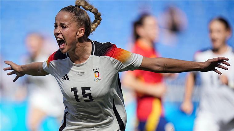 Giulia Gwinn spricht über diskriminierende Erfahrungen Bayern-Star Gwinn berichtet über diskriminierende Erfahrungen als junge Fußballerin.