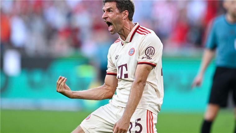 Rekordspieler Müller: „Da scheppert es oben in der Birne“ Bayerns Rekordspieler Thomas Müller bejubelt sein Tor gegen Freiburg.