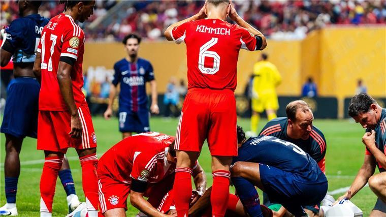 Verloren und verletzt Bayerns Spieler Jamal Musiala wurde im Spiel gegen Paris Saint-Germain schwer verletzt.