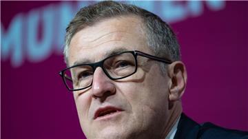 Bayerns Vorstandschef Jan-Christian Dreesen hält Fernreisen für alternativlos.