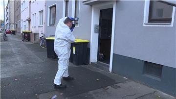 Getötete Leonie: Ex-Freund zu elf Jahren Haft verurteilt Beamte der Spurensicherung arbeiten vor einem Haus in Hannover.